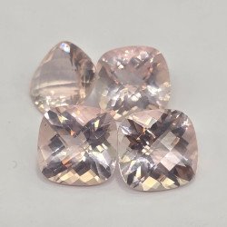 Lotto con 4 pietre Quarzo Rosa  Taglio:  Cushon 14x14mm - 40