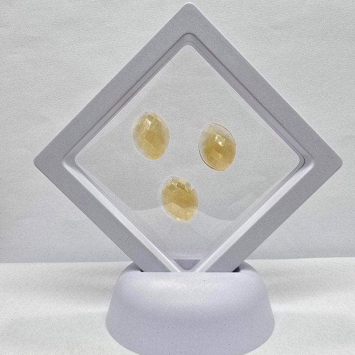 Lot with 3 Marquise Cut Citrines 12x16 mm - 28.40 ct