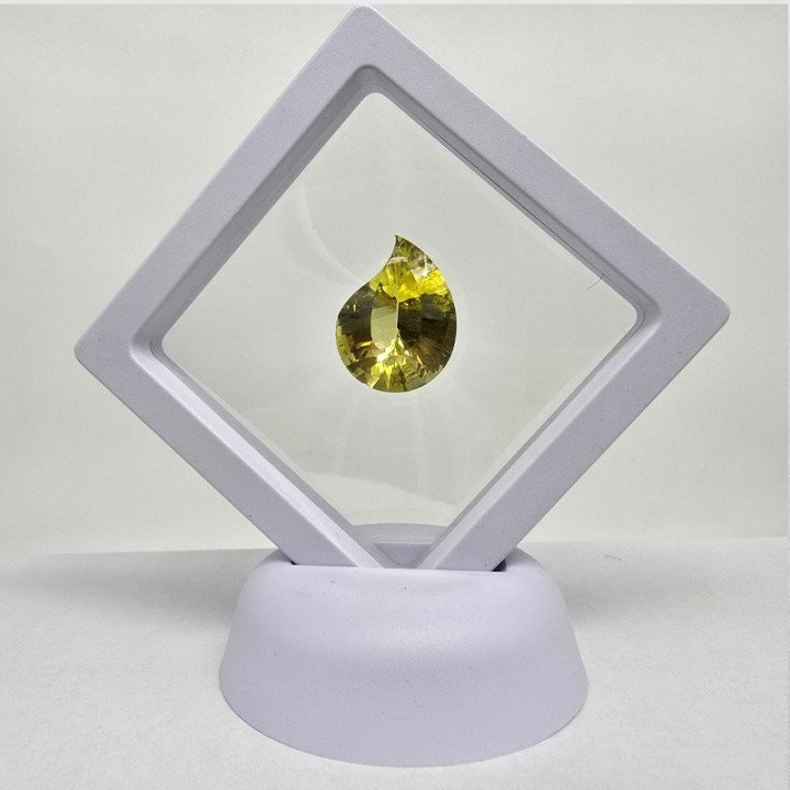 Pear-Cut Lemon Quartz 18x24 mm - 20.96 ct