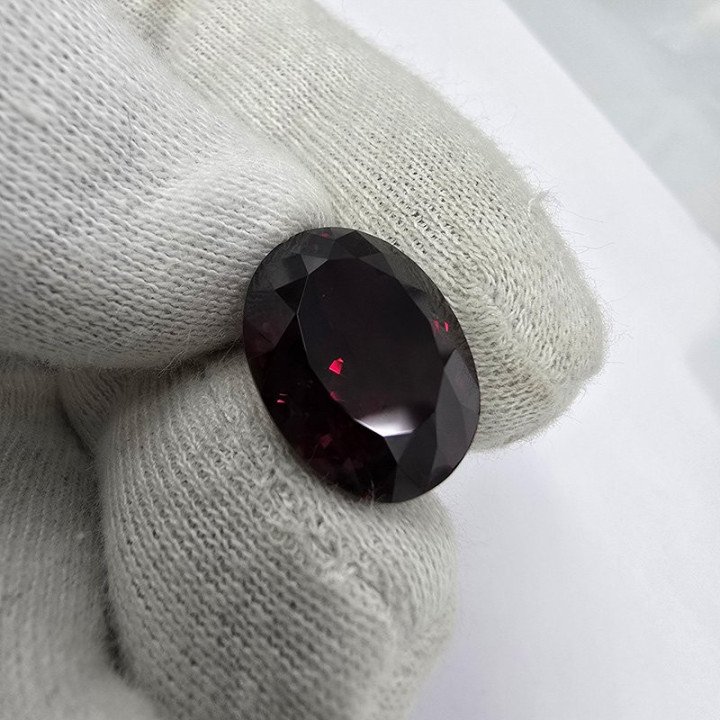 Granato  Rosso Taglio Ovale 12 x 16 mm - 14,17 ct