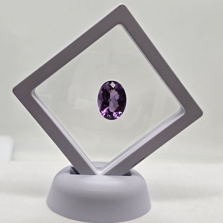 Ametista Taglio Ovale 20 x 15,20 mm - 15,28 ct