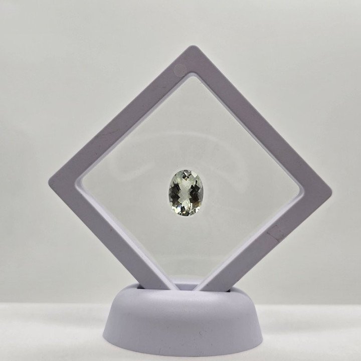 Oval-Cut Prasiolite 12 x 16 mm - 8.22 ct