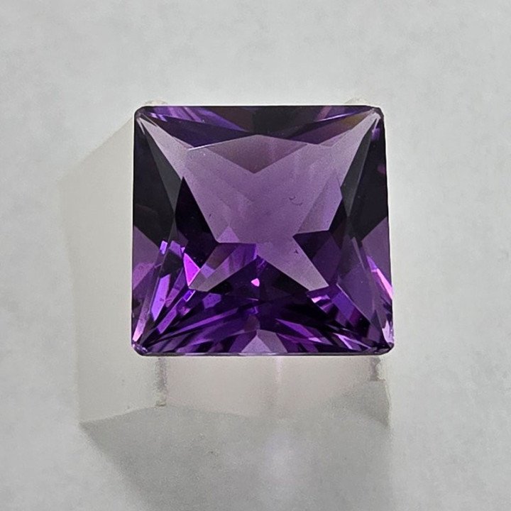 Princess-Cut Amethyst 10x10 mm - 4.27 ct
