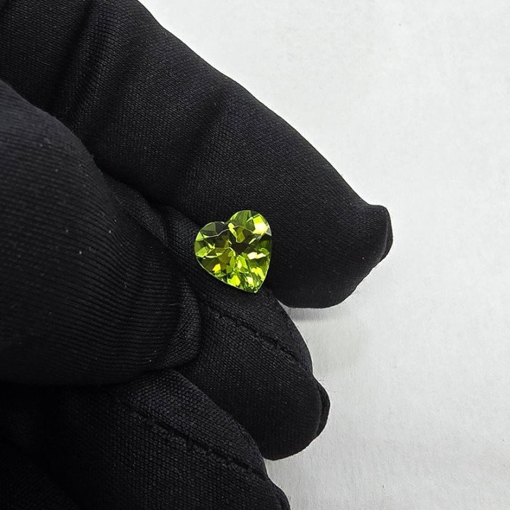 Magnificent Heart-Cut Peridot 10x10 mm - 3.64 ct
