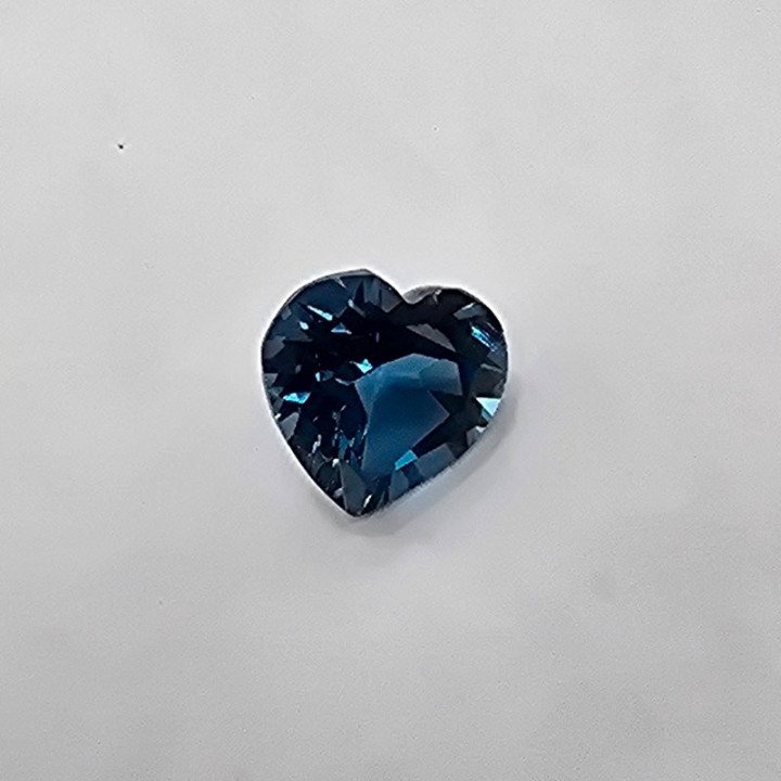 Rare London Blue - Heart-Cut 9x9 mm - 3.05 ct