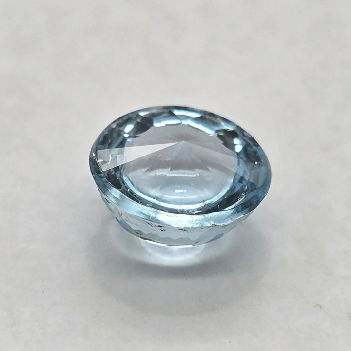Cabochon-Cut Blue Topaz Round Faceted 10 mm - 4.91 ct