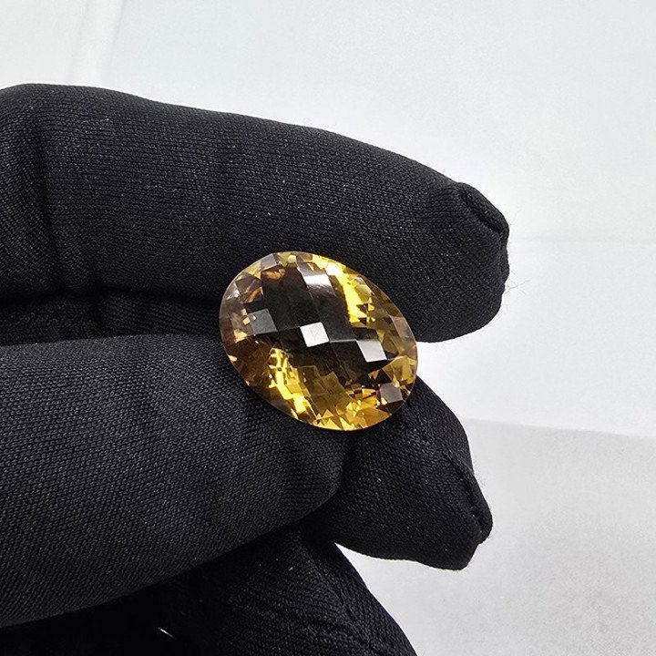 Oval Honey Quartz 20x15 mm - 13.59 ct