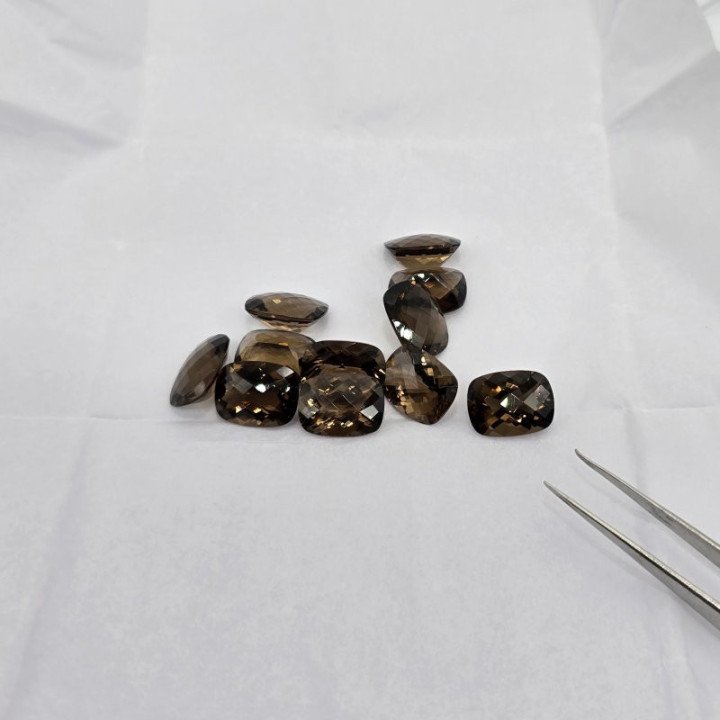 Lotto con 9 pietre di Quarzo Fumè  Taglio:  Cushon 12x16mm - 87,42 ct